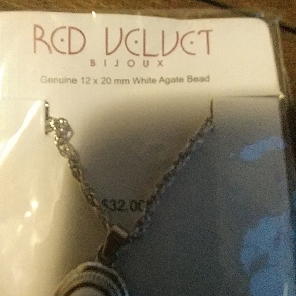 Red velvet bijoux necklace - Picture 2 of 3